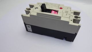 मित्सुबिशी NF32-SV2P5A मोल्डेड केस सर्किट ब्रेकर